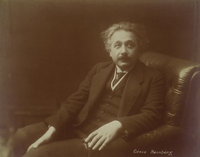 Albert Einstein (1879-1955) probablement lors de sa visite à Paris en 1922 - Genia Reinberg